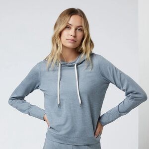 vuori halo essential hoodie